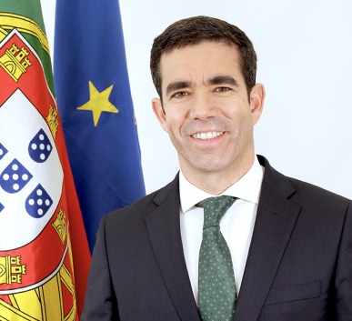 António Leitão Amaro é doutorado em Direito pela Universidade Católica Portuguesa, mestrado pela Harvard Law School e licenciado pela Faculdade de Direito da Universidade de Lisboa. Foi docente de Finanças Públicas na Faculdade de Direito da Universidade de Lisboa e na Católica Global School of Law. Foi ainda Marshall Memorial Fellow no German Marshall Fund dos Estados Unidos, Scholar no The Europaeum, Investigador Visitante na Harvard Law School, e advogado na sociedade Cuatrecasas. Na vida política, António Leitão Amaro tem carreira no PSD e é atualmente Ministro da Presidência.